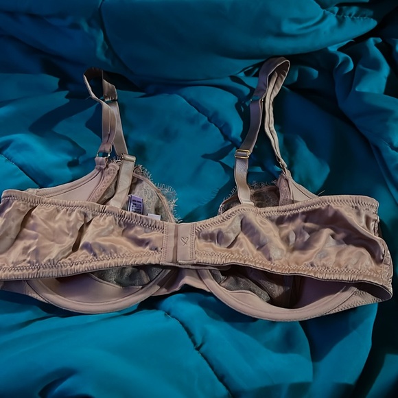 Victoria Secret Bra - Picture 2 of 3